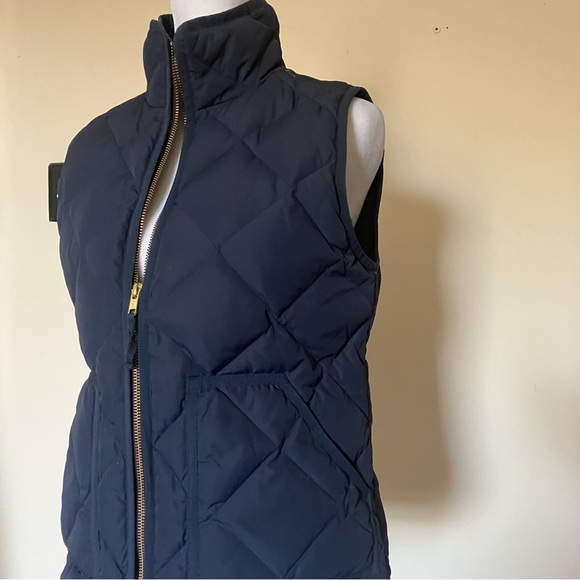 J.Crew Ladies Navy Blue Quilted Puffer Vest size XS - Picture 7 of 7